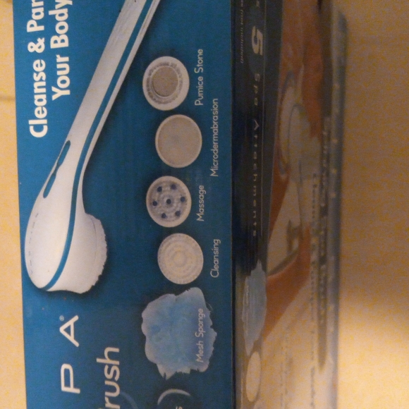 Spinning Spa Brush with 5 attachments - Picture 4 of 9